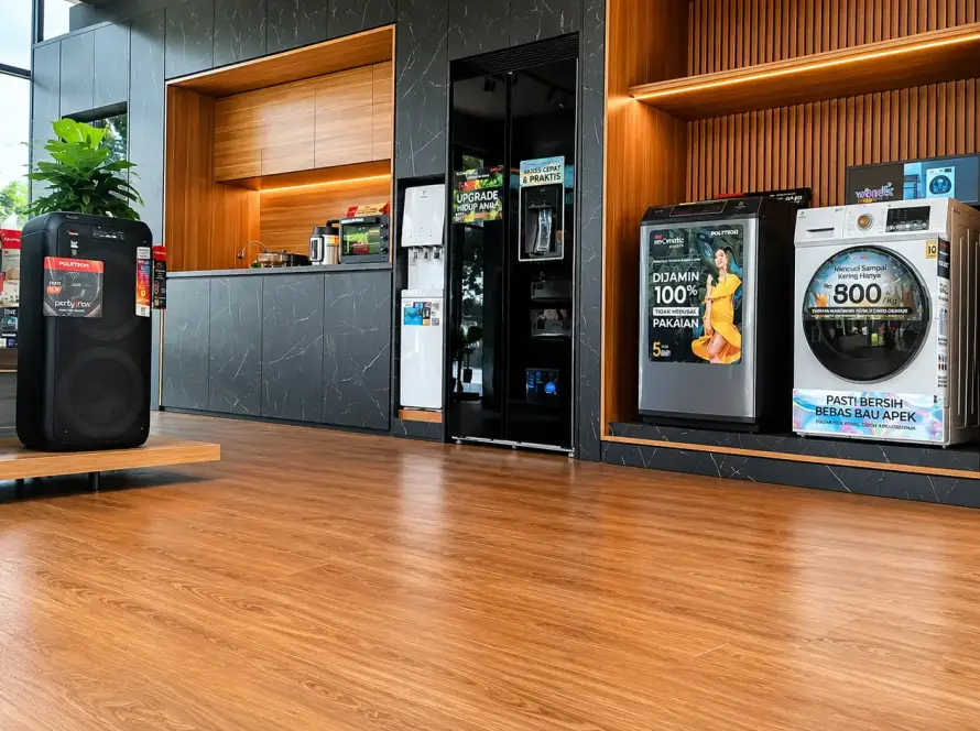 Lem vinyl Milan hadir menjadi solusi perekat berkualitas untuk lantai vinyl showroom Polytron Gallery Awancosta Semarang
