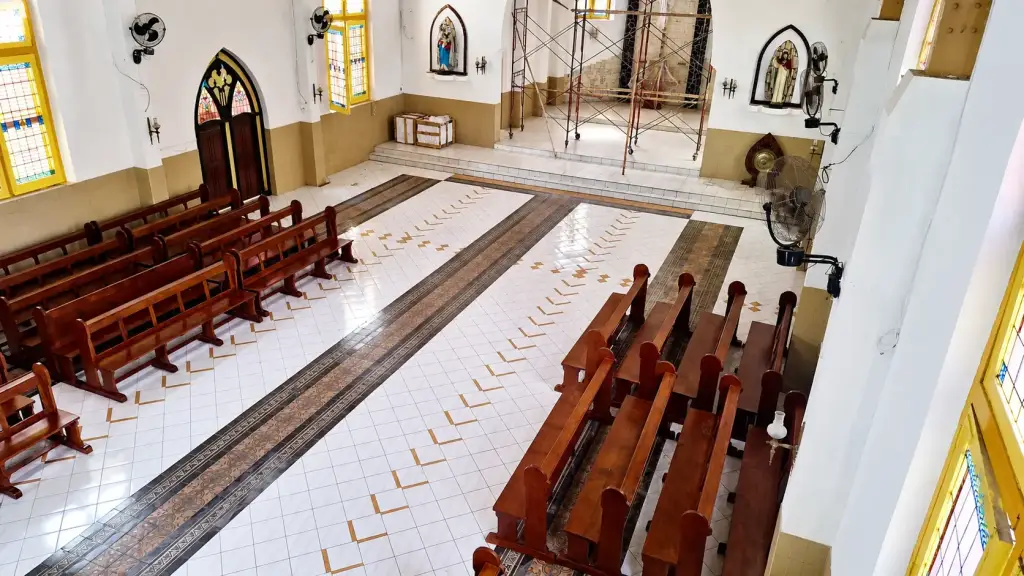 Kolaborasi Milan Acqua Stain dan Gereja Athanasius Semarang Hadirkan Keindahan Kayu yang Lebih Tahan Lama di Dalam Kapel Hati Kudus Penggunaan Milan Acqua Stain pada Kapel Hati Kudus Gereja Athanasius Semarang dengan hasil kayu lebih cantik dan menarik