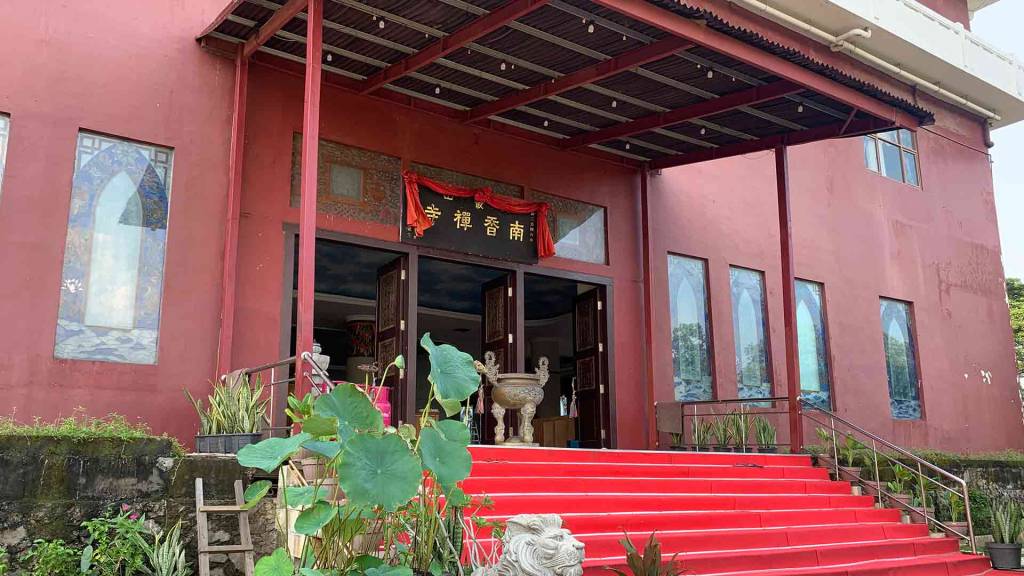 Proteksi Batu Alam Vihara Mahavira Graha Semarang dengan Milan Omnitect Repel Perlindungan pagar batu alam outdoor Vihara Mahavira Graha menggunakan Milan Omnitect Repel anti air lumut dan jamur