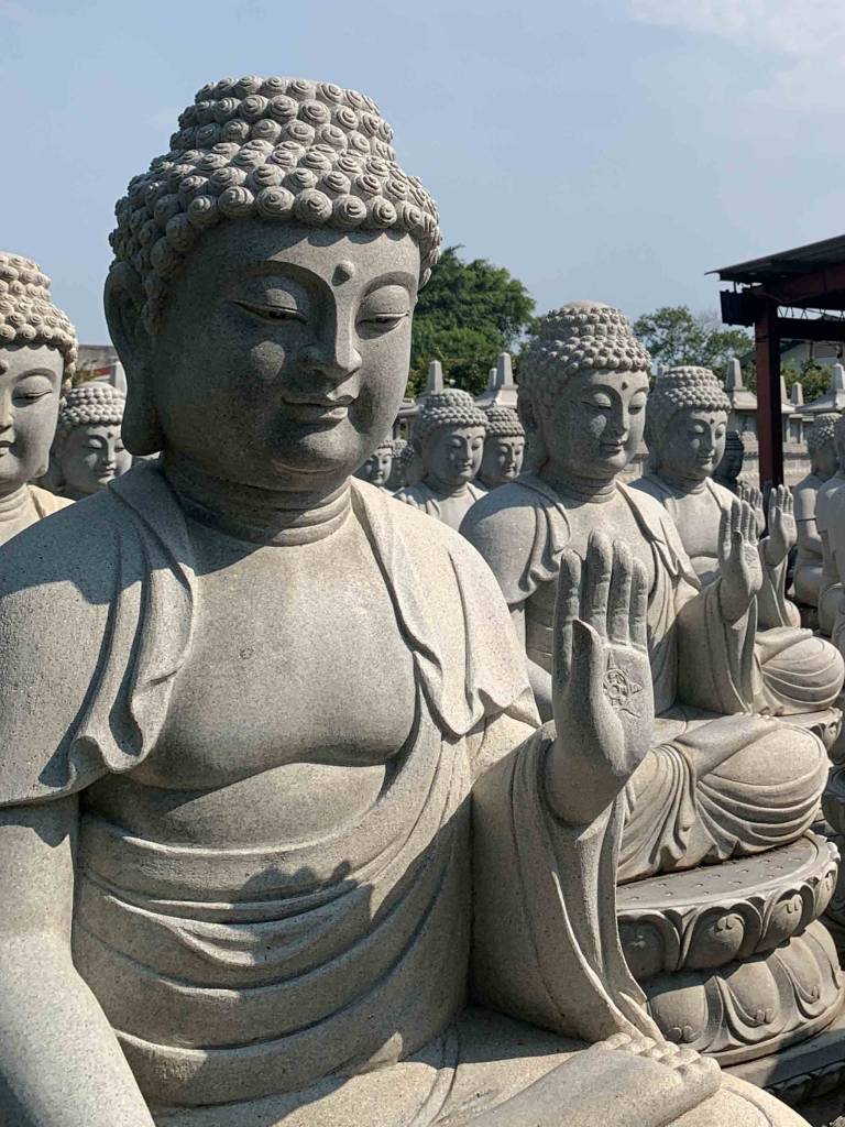 Proteksi Batu Alam Vihara Mahavira Graha Semarang dengan Milan Omnitect Repel Teknologi hydrophobic Milan Omnitect Repel menjaga permukaan batu tetap kering dan terlindungi dari cuaca ekstrem