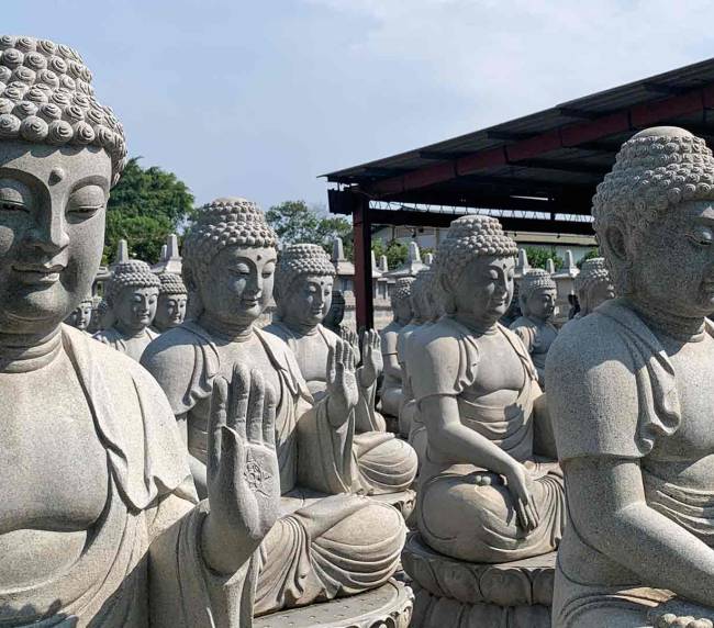Aplikasi Milan Omnitect Repel untuk proteksi batu alam Vihara Mahavira Graha Semarang dengan teknologi water repellent coating