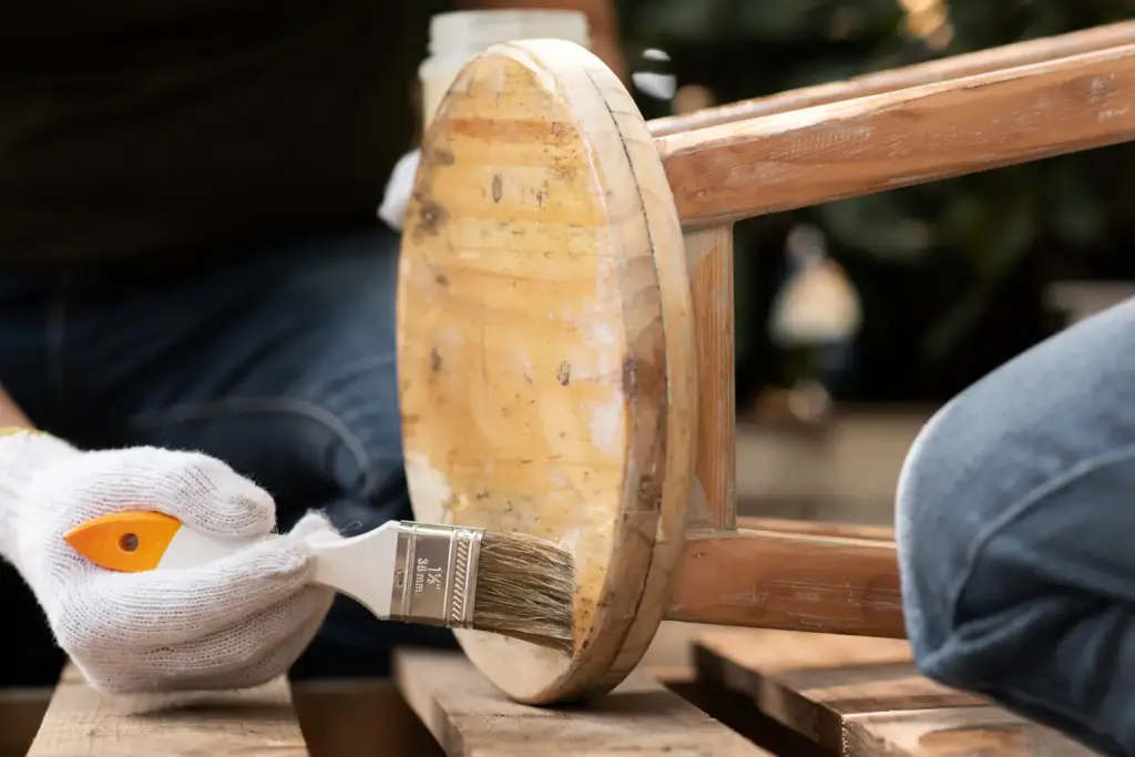 9 Cara Mendapatkan Hasil Cat Kayu Halus dan Natural pada Furniture Cara Mendapatkan Hasil Cat Kayu Halus dan Natural pada furniture