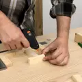 Apakah Lem Epoxy Cocok untuk Kayu? Ini Kelebihan dan Kekurangannya 